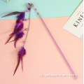 Горячие продажи пластиковая палочка красочные игрушки для кошек из перьев